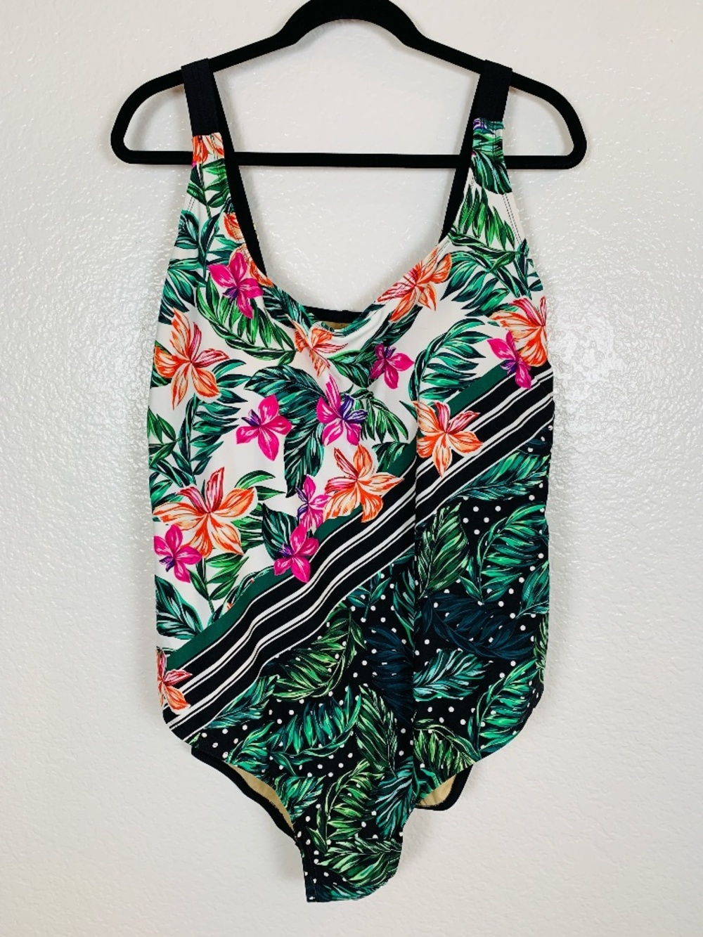 Swimsuits for All One Piece Bathing Suit NWT Womens Plus Size 24 Floral Padded
